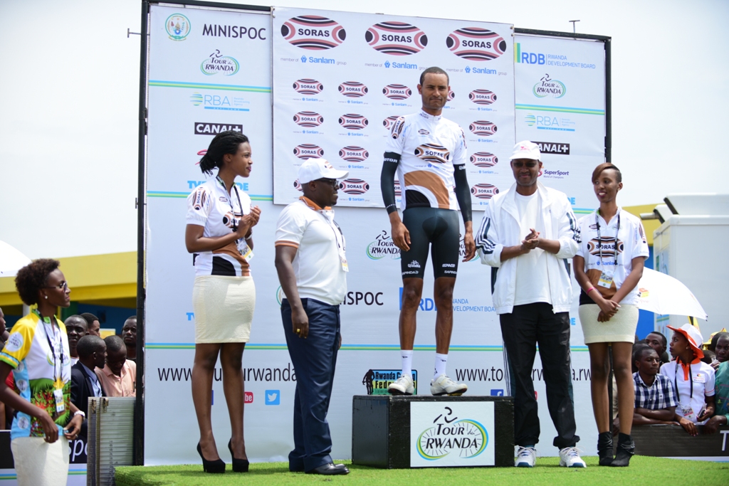  Amanuel Ghebreigzabhier (Erythrée – Dimension Data for Qhubeka), yahembwe nk'umukinnyi ukiri muto waje imbere