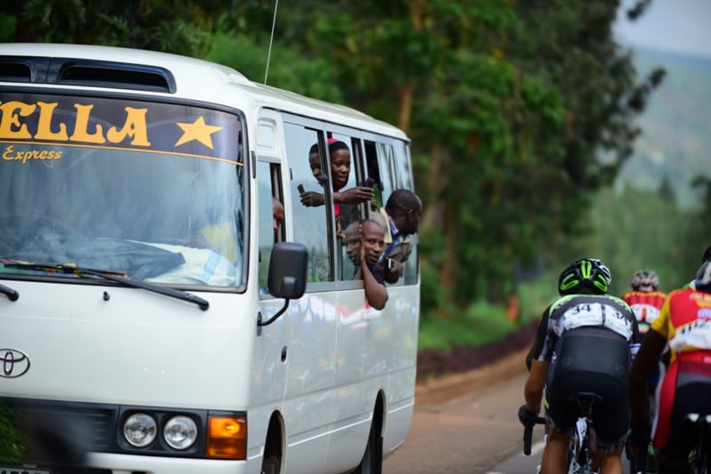 Abagenzi bo mu modoka, na bo baboneraho bagafotora 