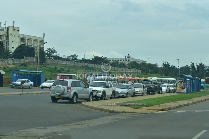 Zihingukira kuri Gare ya Kacyiru aho zikomeza umuhanda zari zisanzwe zinyuramo.