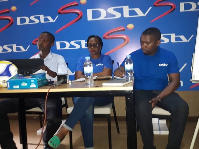Abakozi ba Dstv mu kiganiro n'abanyamakuru, basobanuye impinduka zabaye mu biciro bya Dekoderi za Dstv
