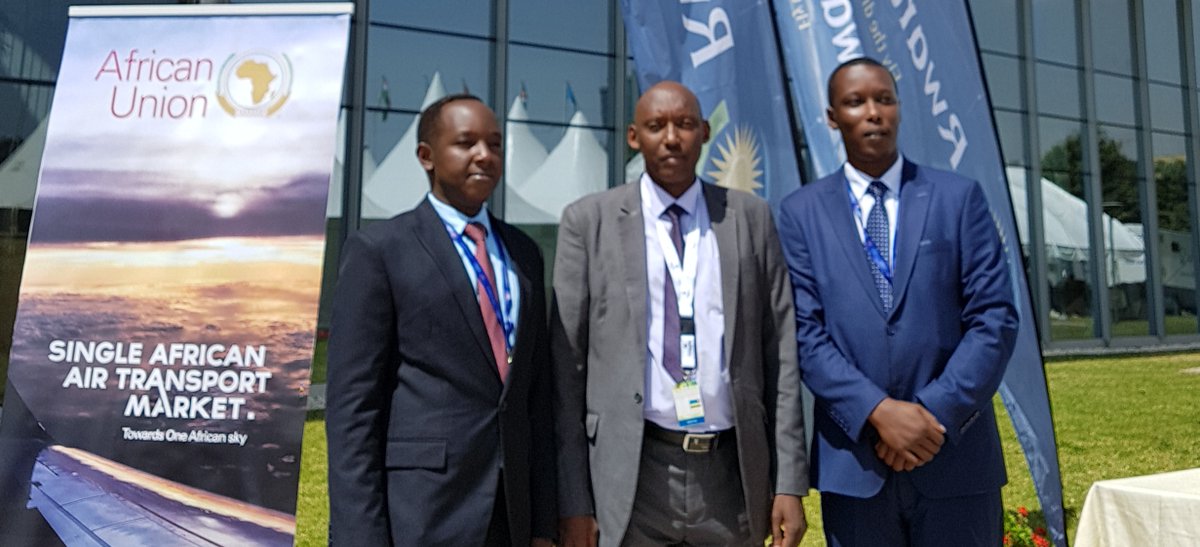 Umuyobozi wa Rwandair, Col Chance Ndagano n'ikipe ya Rwandair bari bitabiriye itangizwa ry'iyi gahunda