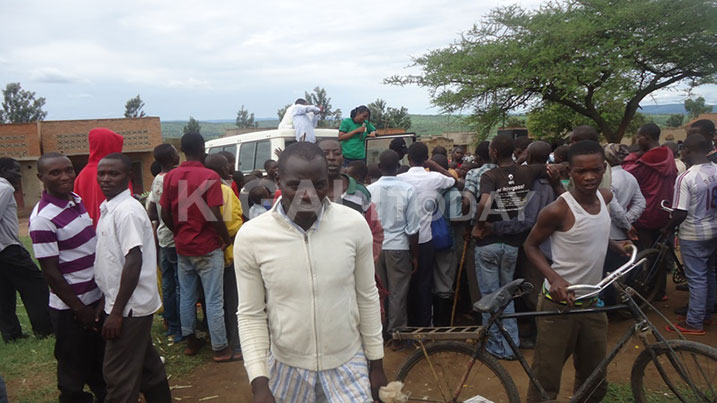 Dusingize (wambaye umupira w'icyatsi) avuga ko kwifata ari byo bya mbere mu kwirinda SIDA, ariko ngo uwo binaniye agomba gukoresha agakingirizo.