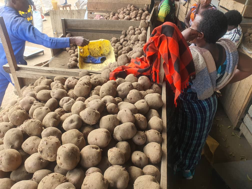 Hari abemeza ko bari barabihagaritse ku ifunguro ryabo rya buri munsi kubera guhenda