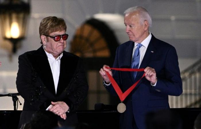 Perezida Joe Biden yambitse Elton John umudali w