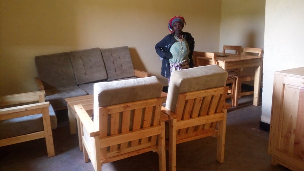 Emerita Karwera ntiyari yarigeze atekereza ko yaba mu nzu irimo ibikoresho nk