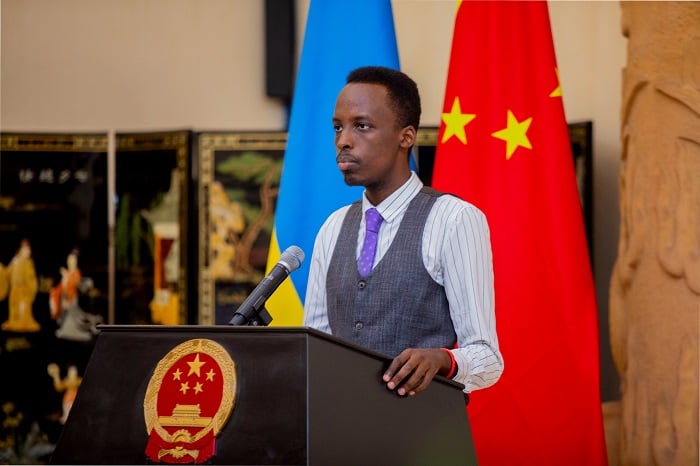 Emmanuel Kamanzi, wize mu Bushinwa