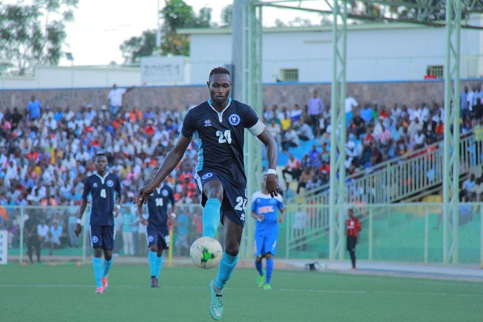 Eric Ngendahimana wakiniraga Police Fc na we yerekeje muri Kiyovu Sports