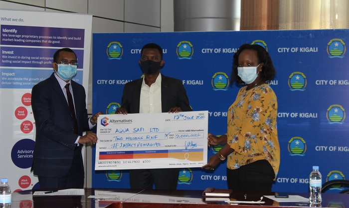 Umushinga wa Eric Safari witwa Aquasafi Ltd wo kumenya ubuzima bw'amafi mu mazi ni wo wegukanye umwanya wa mbere ahembwa miliyoni ebyiri
