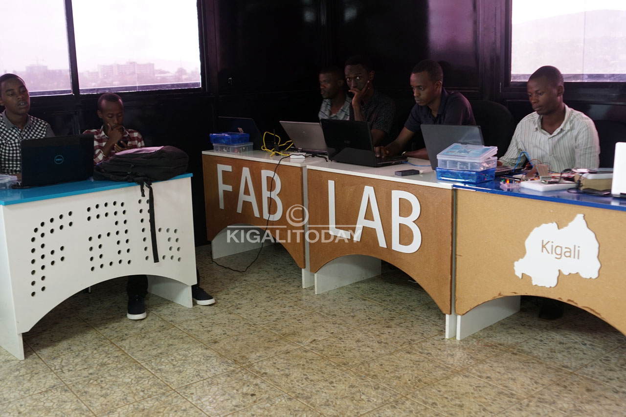 FABLAB ni aho urubyiruko ruhurira rugafashwa kubyaza ibitekerezo rifote imishinga y'ubucuruzi