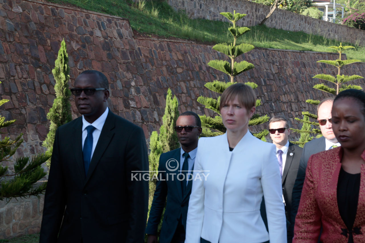 Bamaze kumwakira bamuherekeje ajya gusura urwibutso rwa Jenoside yerekwa amateka mabi yaranze Jenoside yakorewe Abatutsi n'uburyo Abanyarwanda babashije kuyikuramo amahanga yabatereranye