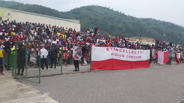 Abafana nabo bemerewe kureba imikino kuri Stade Umuganda