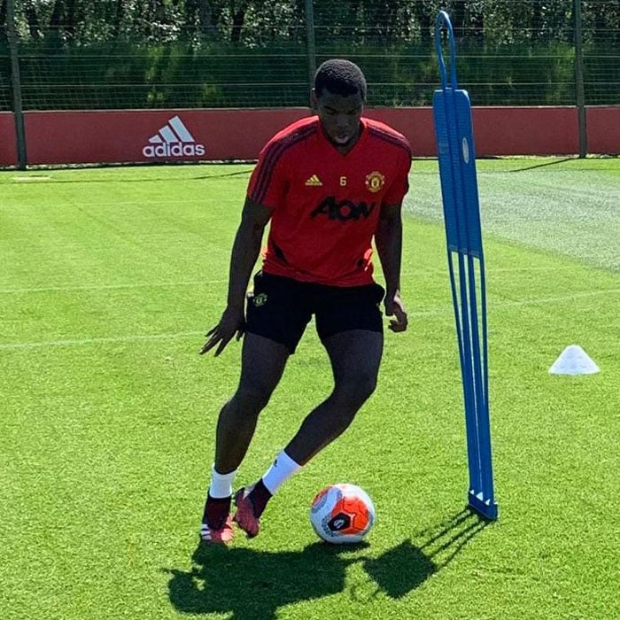 Paul Pogba wa Man U nawe nta birungo bishya yari yashyira mu musatsi