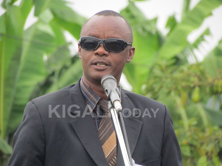 Eustache Muadatsikira, Umuyobozi wa Ibuka mu Murenge wa Huye mu Karere ka Huye asanga abireze igice cyangwa bagatanga amakuru y