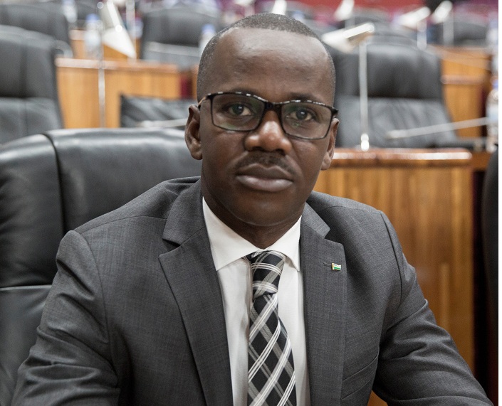 Senateri Evode Uwizeyimana avuga ko u Rwanda abantu batuyemo ari narwo rubarimo ibintu byaba ari amahoro