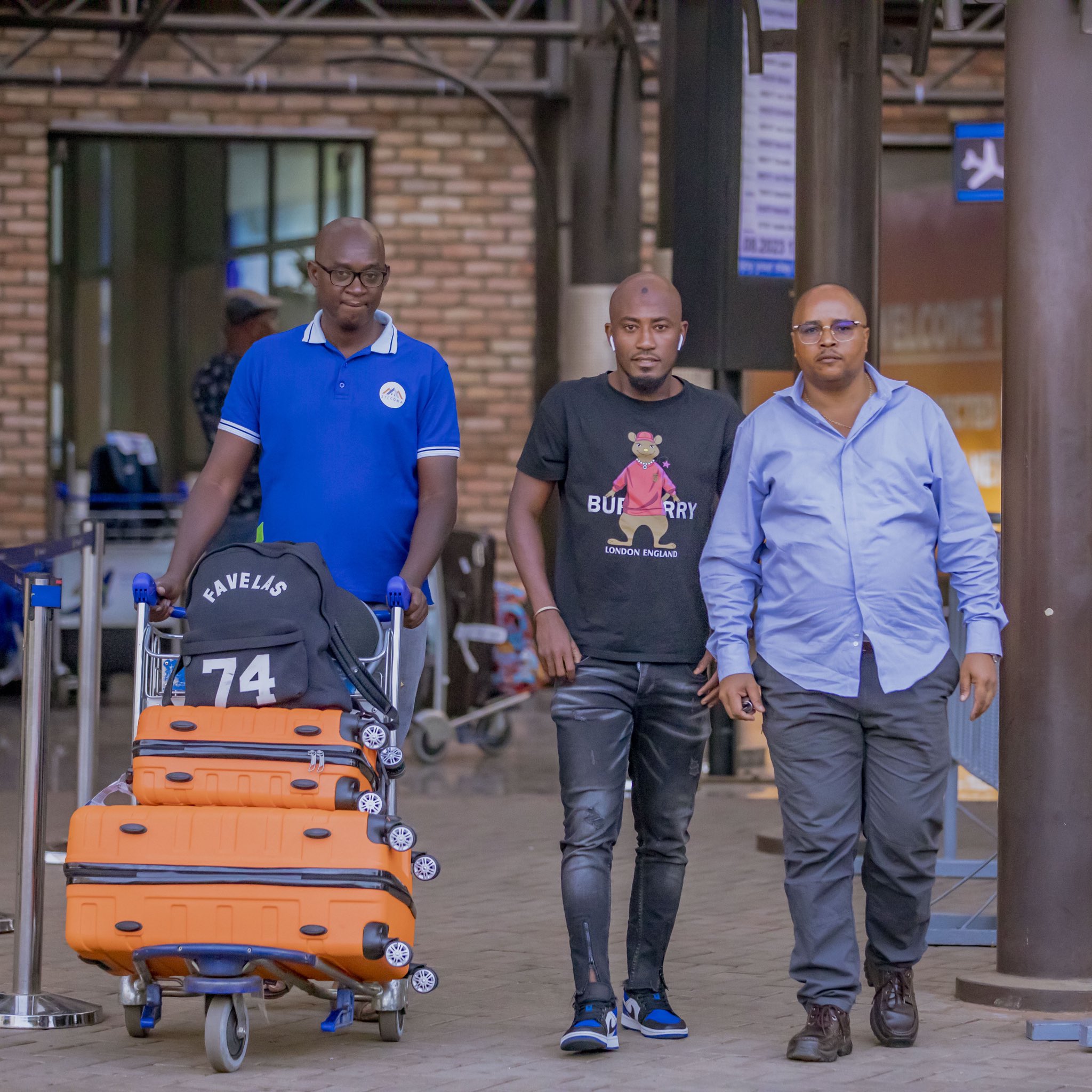 Emmanuel Mvuyekure ubwo yari ageze mu Rwanda