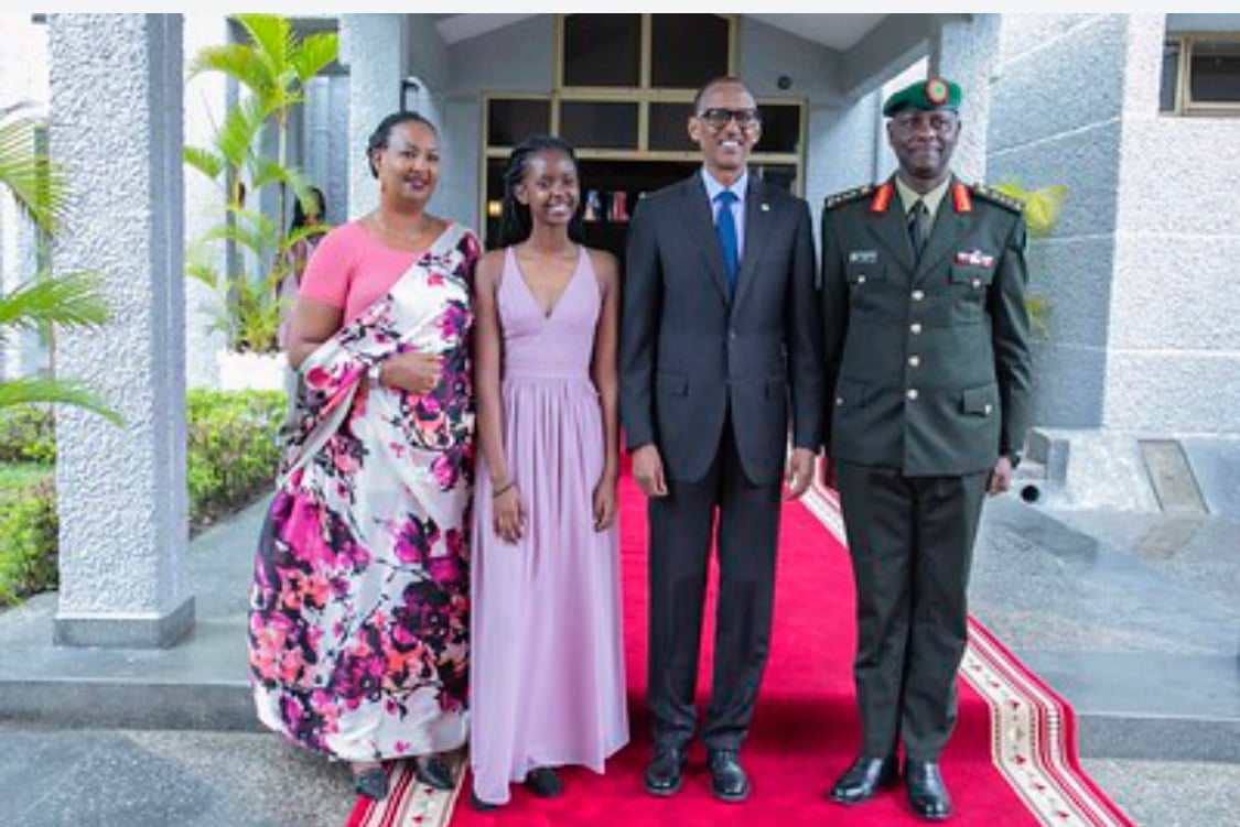 Lt Gen Musemakweli n'Umuryango we bari baje kumushyigikira yarahiriye Inshingano z'Ubugenzuzi bwa RDF 
