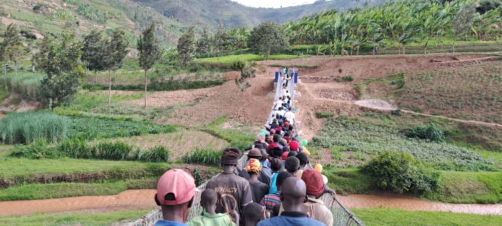 Basubukuye imigenderanire nyuma yo kubakirwa ikiraro 