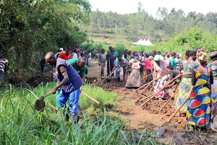 Batunganyije umuhanda wari warasibye kubera ibiza by'imvura