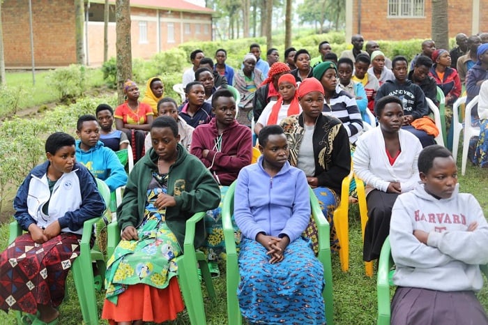 Aba bagore na bo bahoze ari abarwanyi barimo guhugurirwa i Mutobo