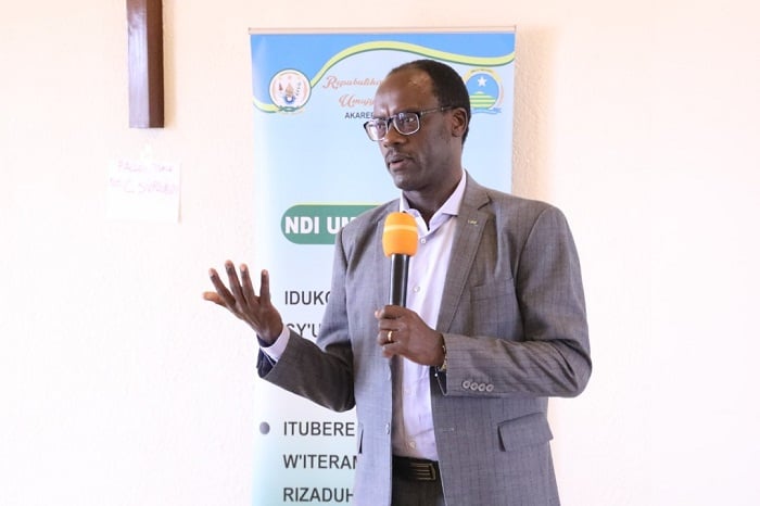 Umunyamabanga nshingwabikorwa wa NURC, Fidèle Ndayisaba yagaragarije imiryango ishingiye ku myemerere muri Kicukiro, igipimo cy