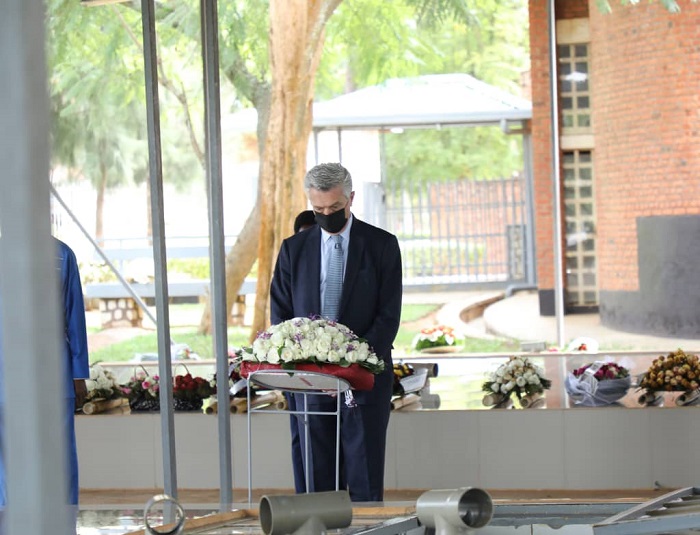 Filippo Grandi yunamiye Abatutsi bashyinguwe mu rwibutso rw'i Nyamata