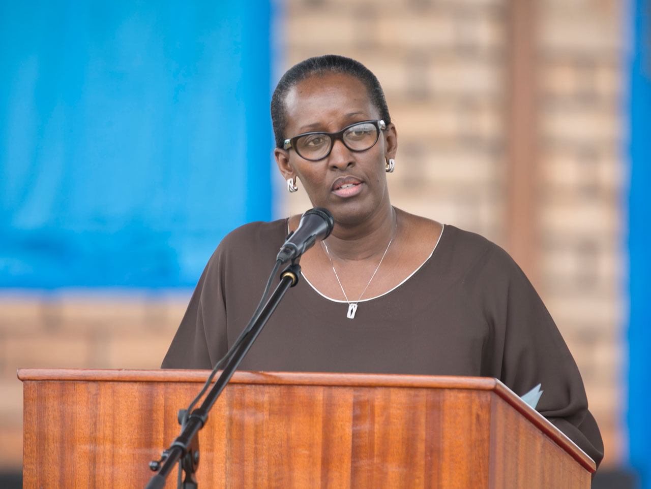 Madame Jeannette Kagame ubwo yaganirizaga abitabiriye uyu muhango i Kirehe