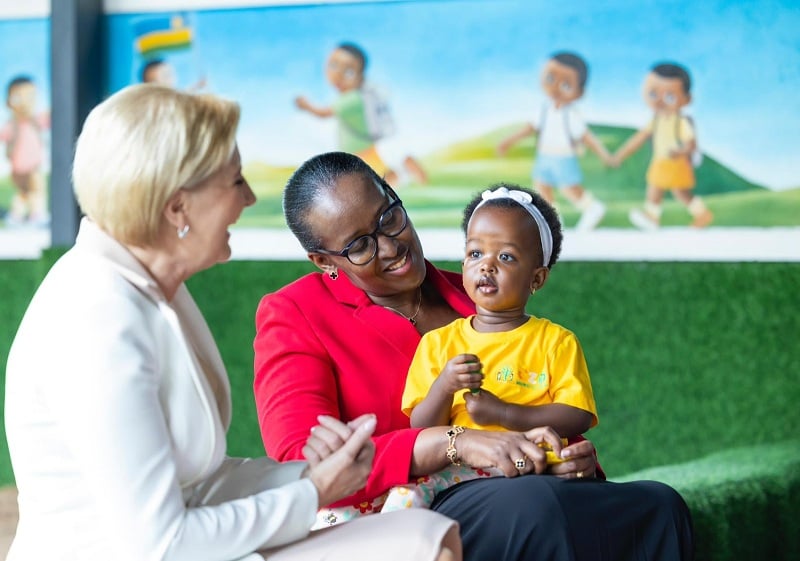 Madamu Jeannette Kagame na Agata Duda basuye ECD yo muri Village Urugwiro