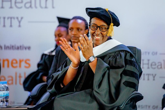 Madamu Jeannette Kagame yifatanyije na Kaminuza ya UGHE mu gutanga impamyabumenyi 