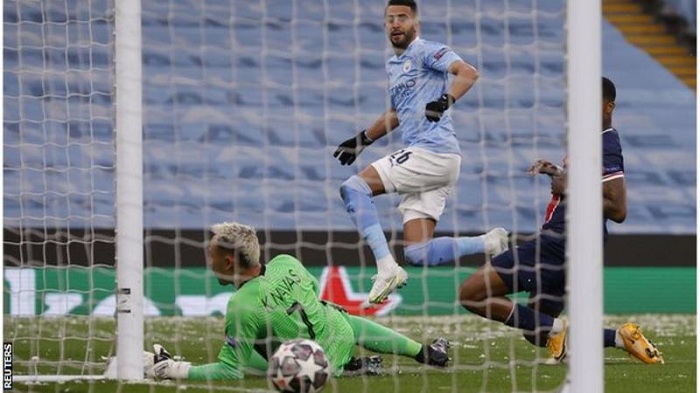 Umunya-Algeria Riyad Mahrez yatsinze PSG ibitego bitatu mu mikino ibiri