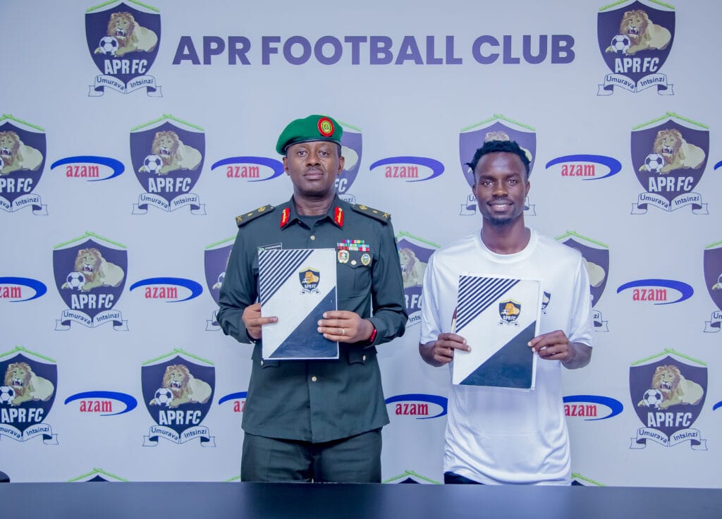 Hakim Kiwanuka hamwe n'umuyobozi wa APR FC