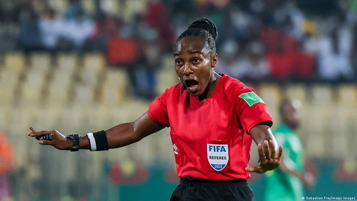  Salima Mukansanga yatoranyijwe mu bazasifura igikombe cya Afurika cy