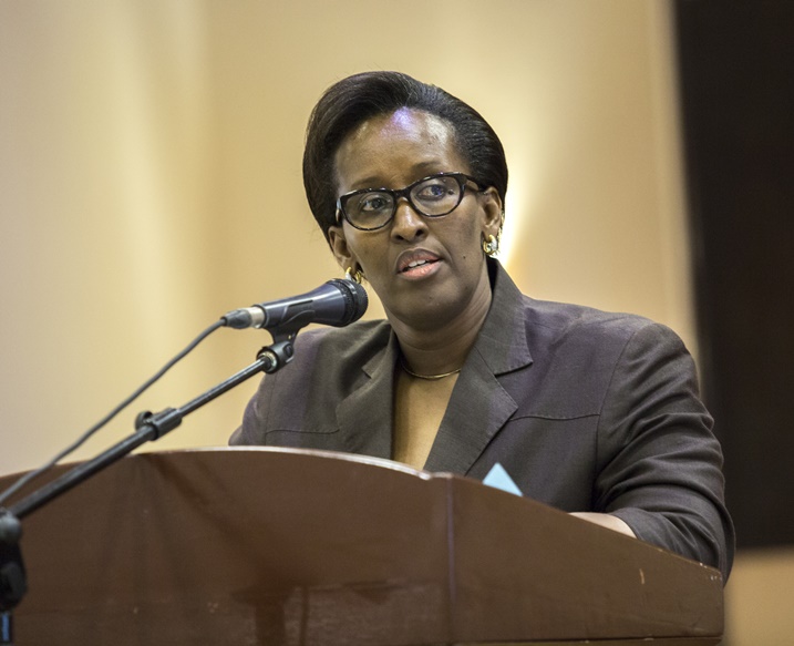 Madamu Jeannette Kagame ageza ijambo ku bitabiriye inama ku bugishwanama.