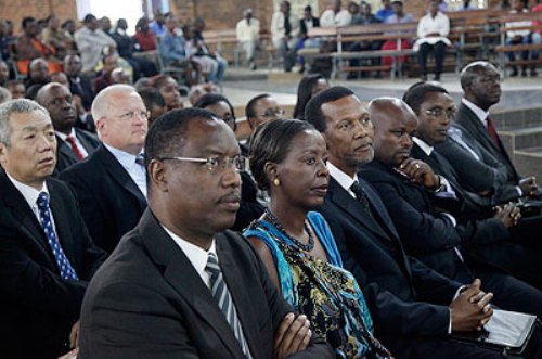 Abayobozi batandukanye bitabiriye misa yo gusabira Nyakwigendera Mandela.