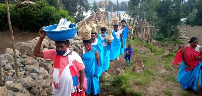 Uwo bubakiye bamutura n'ibiseke