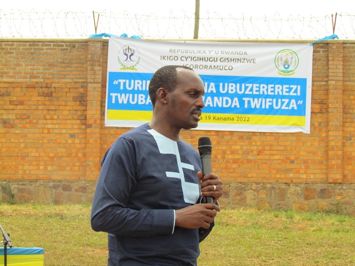 Fred Mufulukye avuga ko igihe kigeze ngo ababyeyi batubahiriza inshingano zabo ku bana babihanirwa