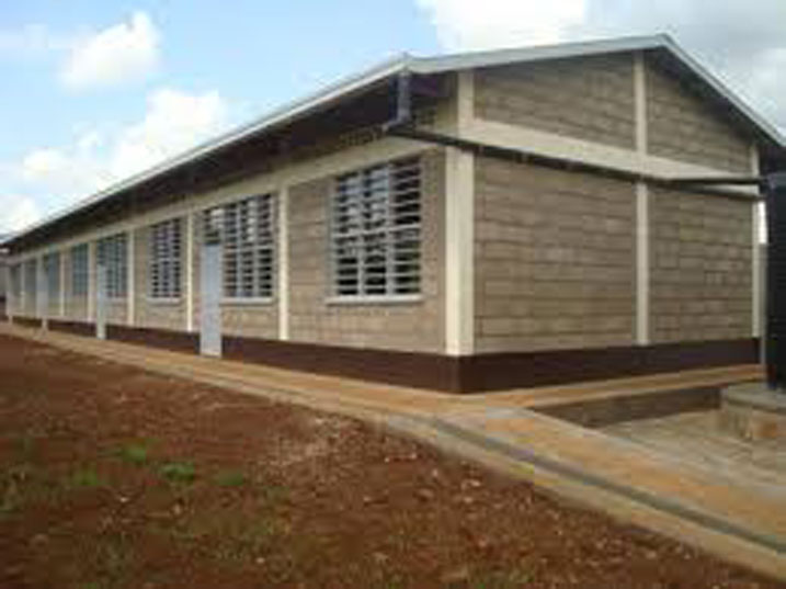 Abanyeshuri ngo bakererwa amasomo bagiye kuvoma.