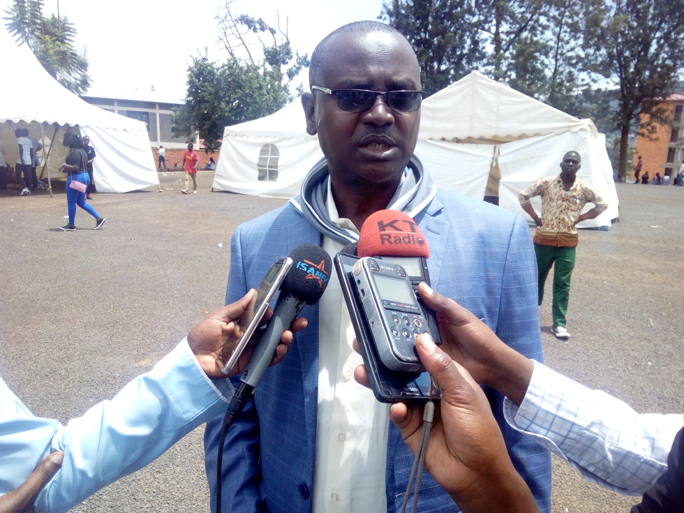 Gafaranga asaba ko muri Camp Kigali hubakwa urukuta ruzandikwaho amazina y'abhaguye
