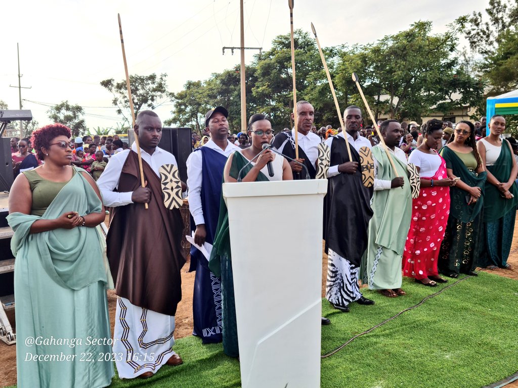 Ba Mutimawurugo n'Abakuru b'Imidugudu berekanye ibikorwa byagezweho, bashimira ubuyobozi bukuru bw'Igihugu bubarangaje imbere