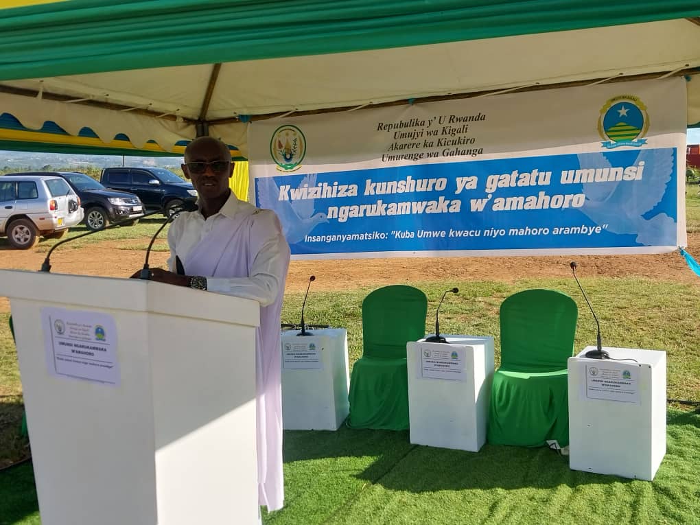 Umunyamabanga Nshingwabikorwa w'Umurenge wa Gahanga, Emmanuel Rutubuka, yasobanuye ko umunsi ngarukamwaka w'amahoro bizihije ku nshuro ya gatatu, ari umwihariko w'uwo Murenge