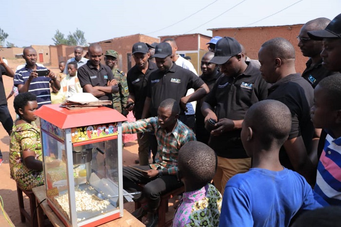 Gahigi Aloys yatangiye umushinga wo guteka injugu yunguka igihumbi ku kilo kimwe cy'ibigori