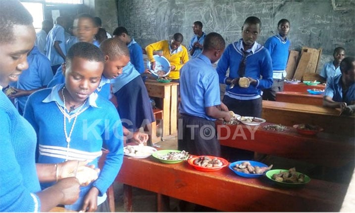 Gahunda yo kugaburira abanyeshuri ku ishuri “Schoofeeding” yatumye abana biga neza.