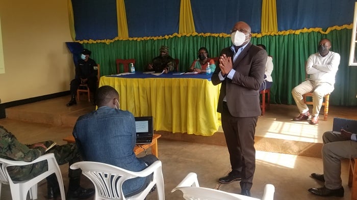Umuyobozi w'Akarere ka Gakenke na we ari mu batanze ibiganiro ku butwari
