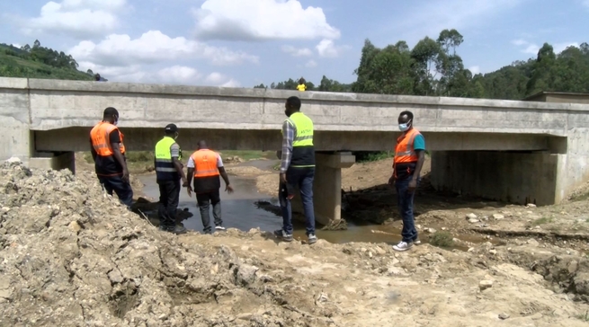 Mu mishinga Banki y'isi ifashamo akarere ka Gakenke harimo kubaka ibikorwa remezo birimo ibiraro n'imihanda