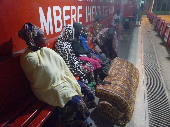 Muri gare ya Muhanga hari ababuze imodoka bituma batarara mu ngo iwabo ngo bizihizanye Noheli n'ababo