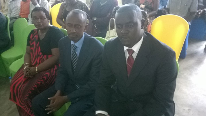 Umuyobozi mushya w'akarere ka Gasabo hagati y'abamwungirije.