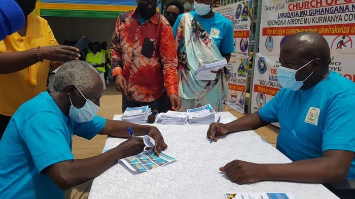 Abayobozi b'inzego zitandukanye muri Kicukiro bashyize umukono ku mihigo yo kurwanya Covid-19 mu bigo bayohyora