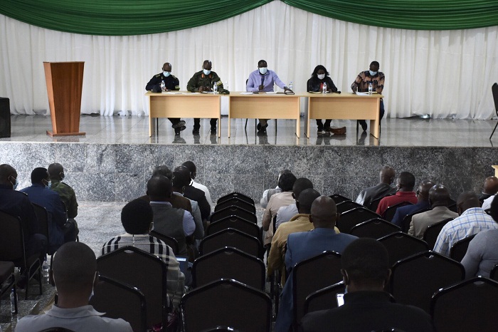 Minisitiri Gatabazi mu biganiro n'abayobozi mu nzego zinyuranye mu Karere ka Gicumbi