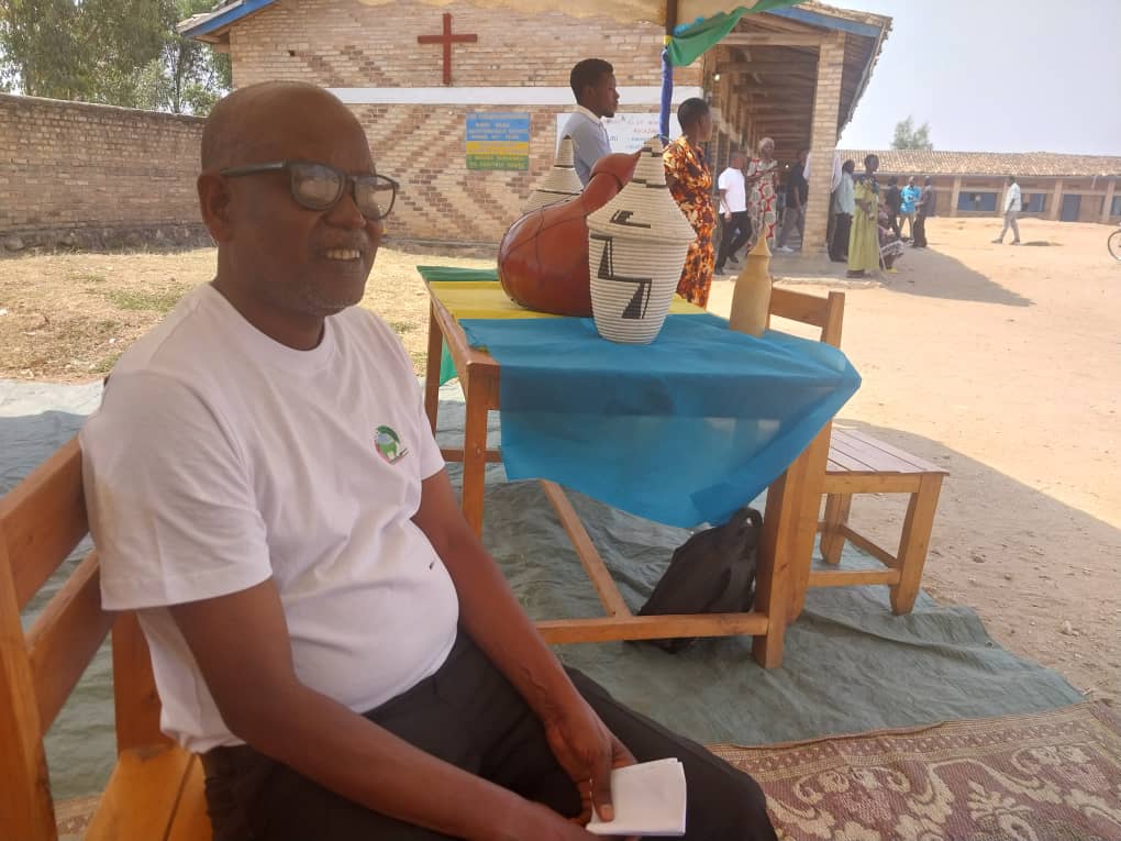 Murangangabo Valens wari ushinzwe site y'itora yo ku ishuri ribanza rya Mukingo avuga ko abafite ubumuga babashyiriyeho uburyo bwihariye bwo kubitaho