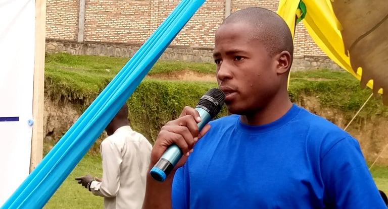Walidi Nizeyimana ati ababyeyi banjye ntako batagize ngo bankunde ndanga ndabananira