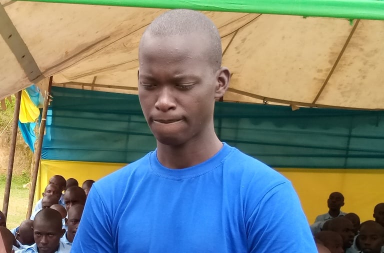 Kenny Mazimpaka aterwa ipfunwe no kuba nyina yarabareze ari wenyine akamubera ikigwari
